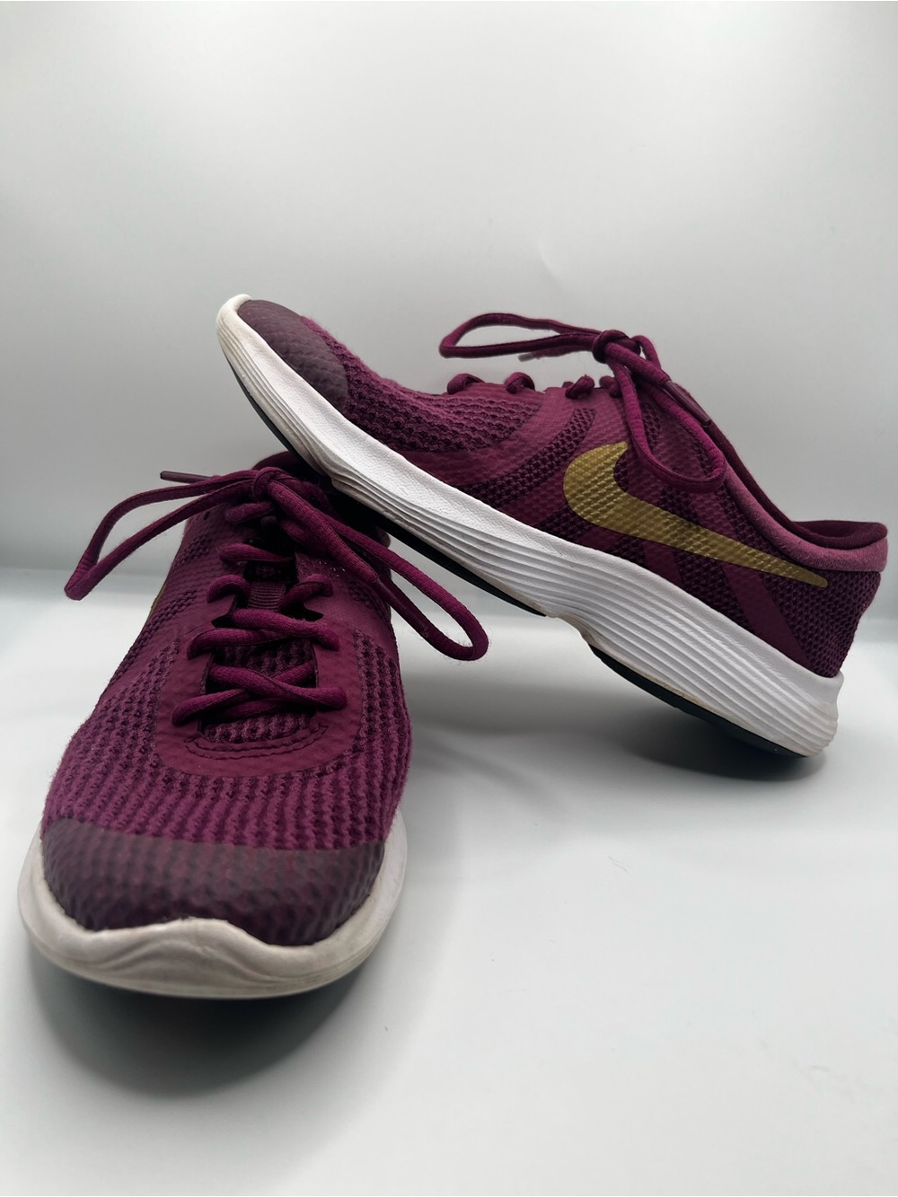 Nike Revolution 4 GS Tea Berry Purple Gold Running Shoes 943306-601 Size 5Y
